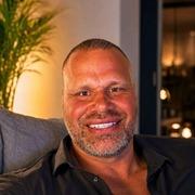 Bellen met online helderziende Dennis